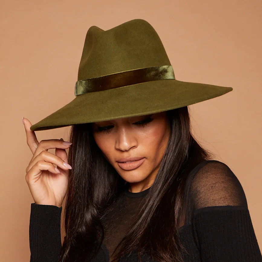 Emmanuelle in Olive