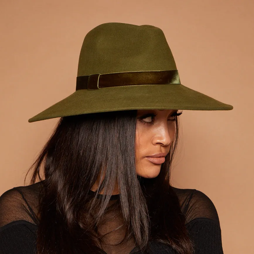 Emmanuelle in Olive