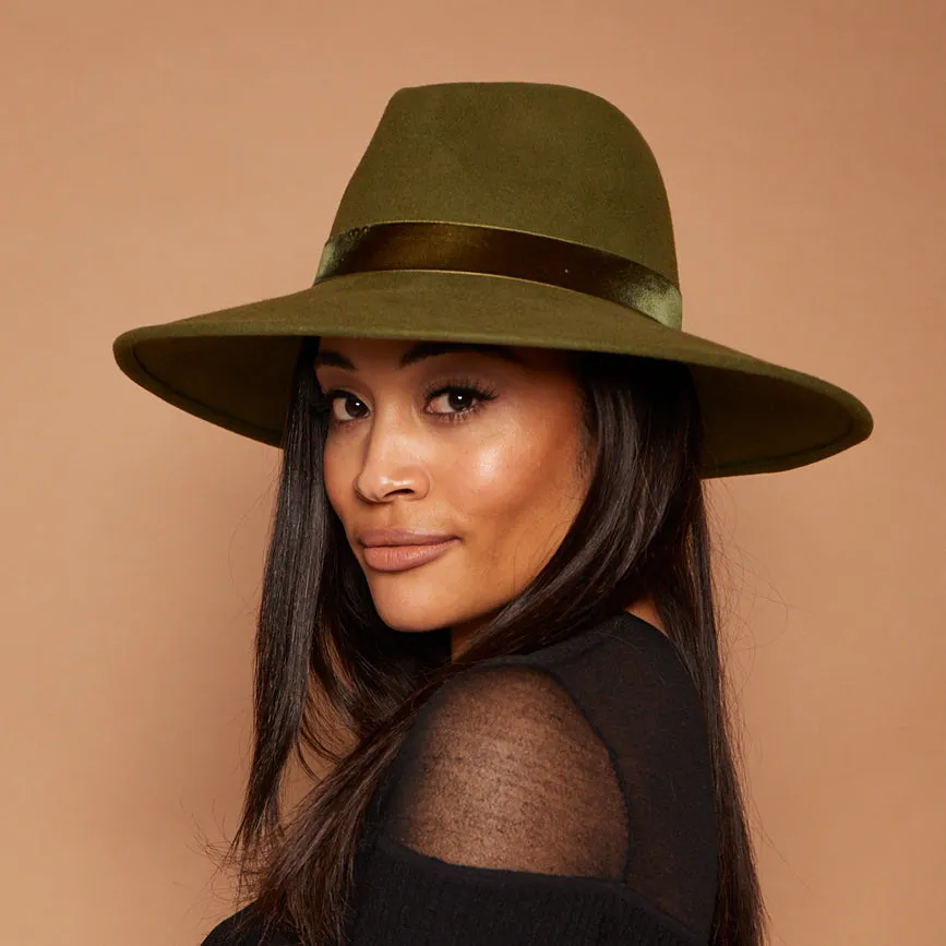 Emmanuelle in Olive