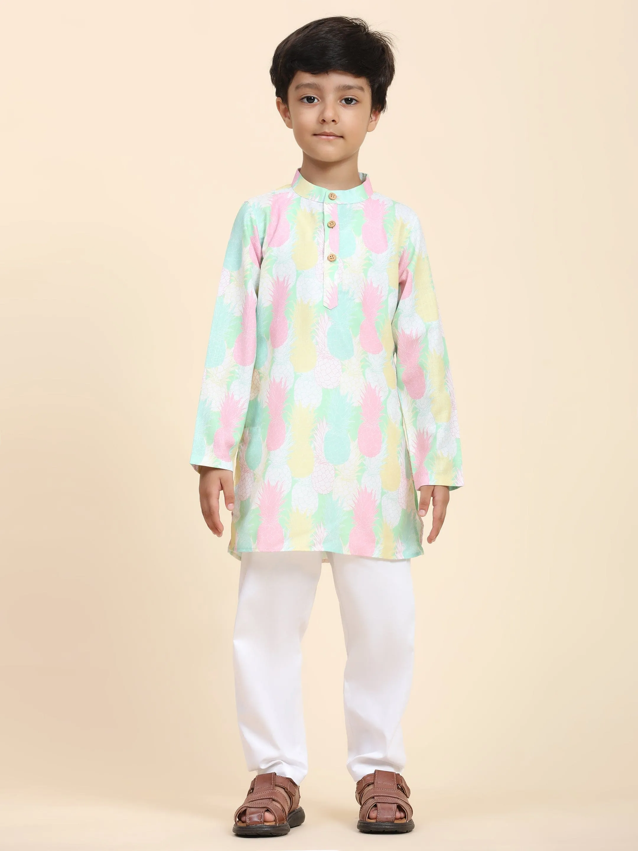 Pinapple Print Vestiario's Blend Linen Kurta Pajama Set