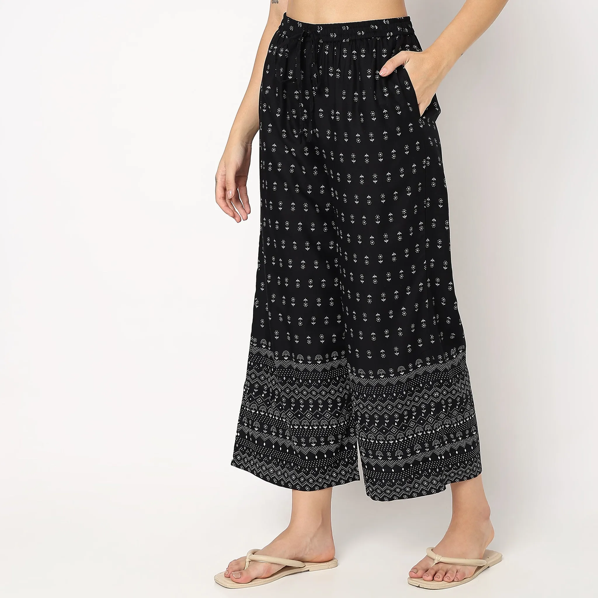 Regular Fit Floral Mid Rise Lounge Palazzos